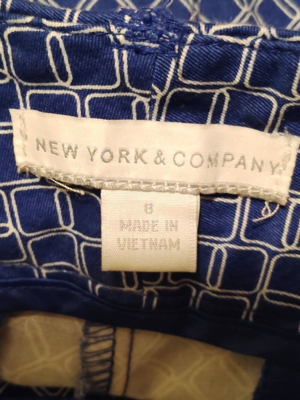 New York & Company vacation Women's Blue Geometric Print Shorts Size 8.Cotton - Picture 4 of 4